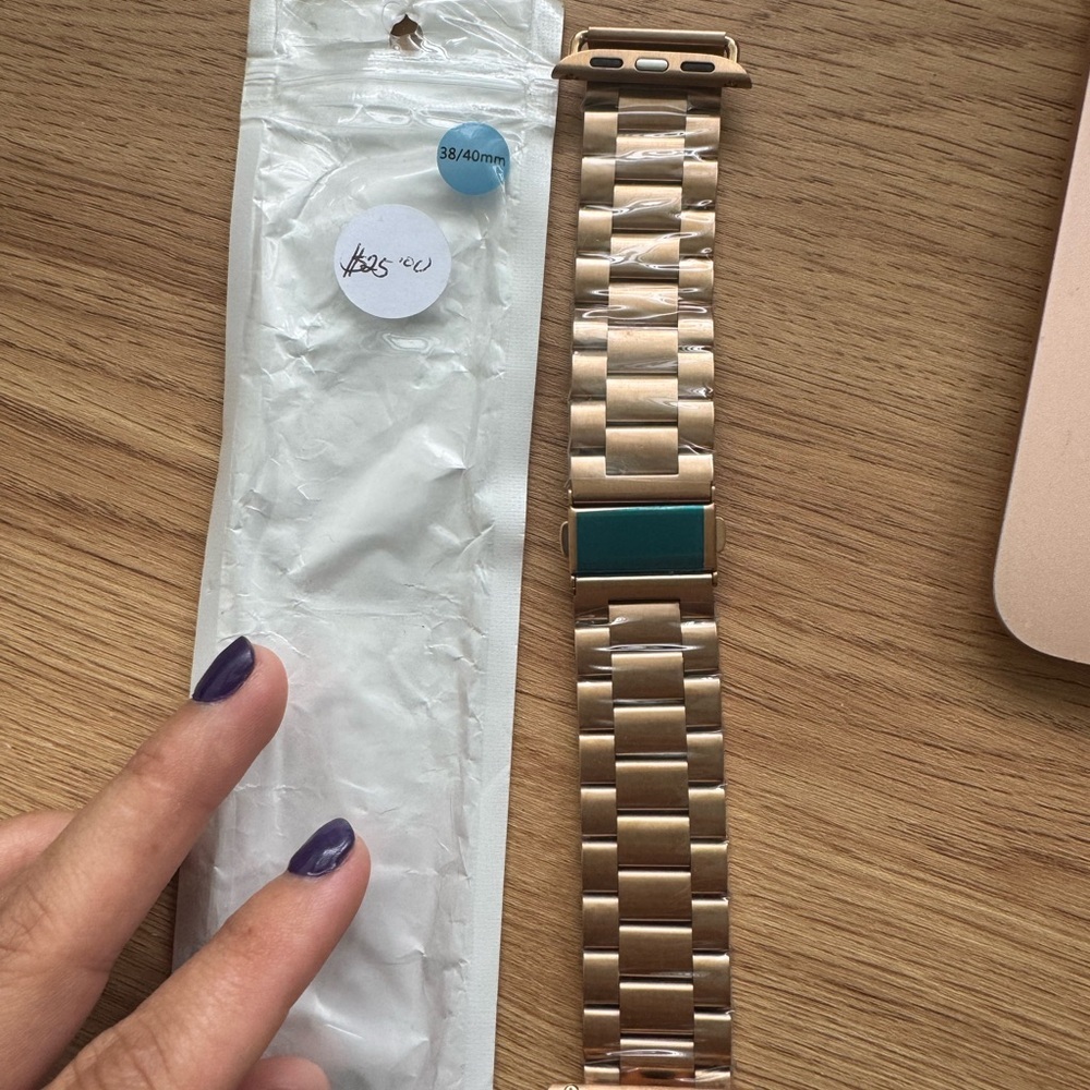 NWT rose gold Apple Watch band Stainlees steel 38/40mm - Picture 5 of 7